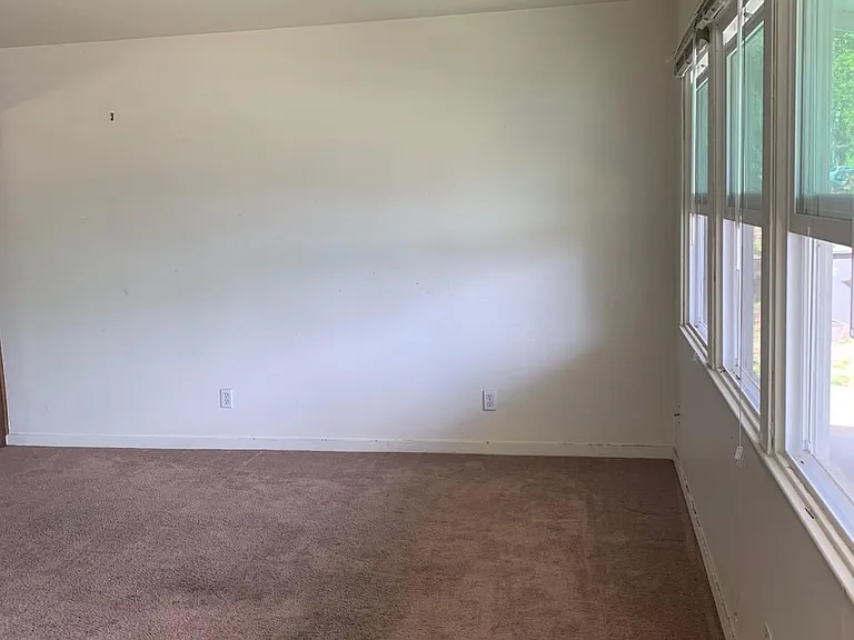 304 La Canada Dr — Photo 2