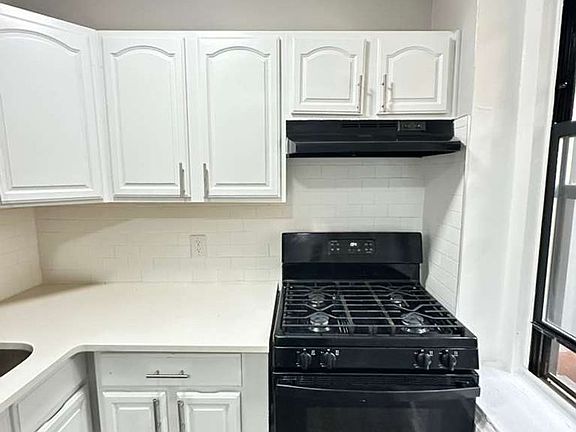 5th image of 400 Highland Ter APT 2L