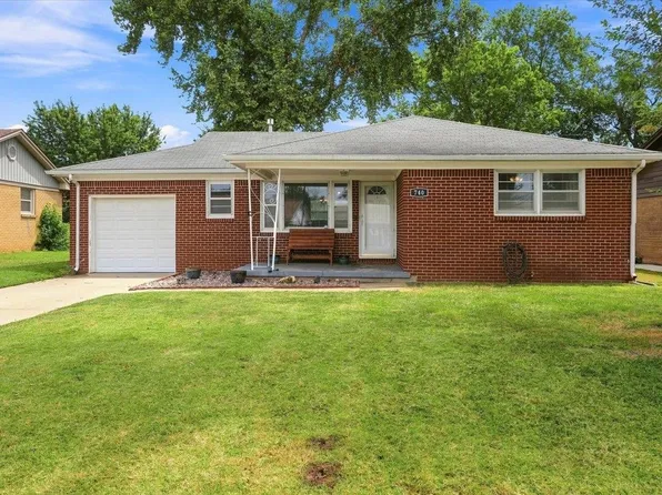 740 N El Paso Dr, Derby, KS 67037