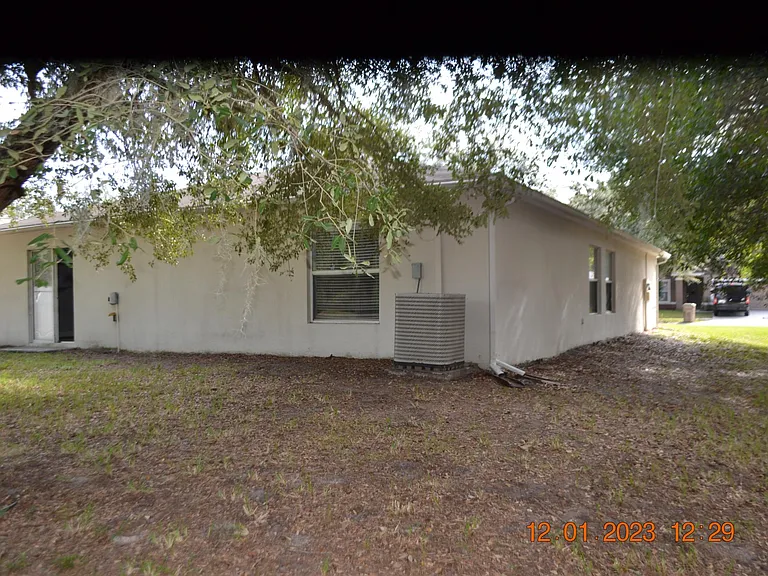2053 Harcourt Pl — Photo 3