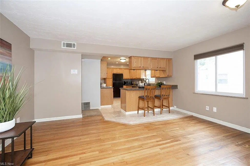 2 bed, 1044 sqft, $1,750 — Photo 4