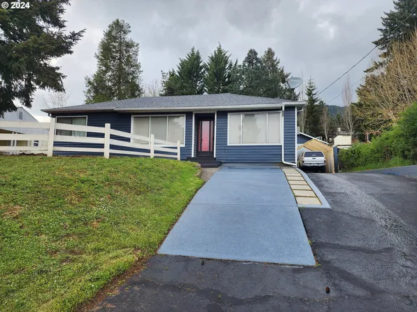1038 N Myrtle Rd, Myrtle Creek, OR 97457