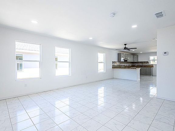 5th image of 206 Alicante Dr