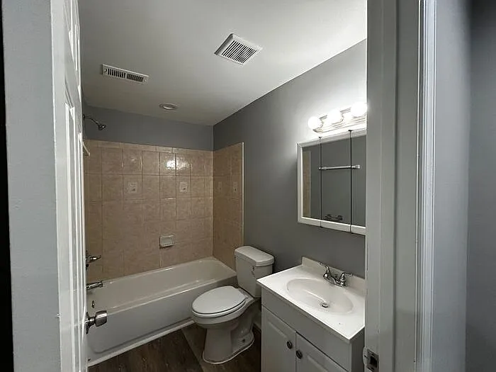 599 N Lakewood Ave — Photo 4