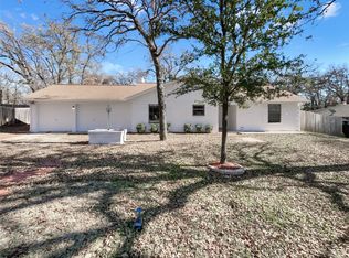 1013 Oak Ridge Dr, Azle, TX 76020