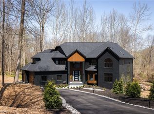 6100 Loch Lomond Ct, Solon, OH 44139