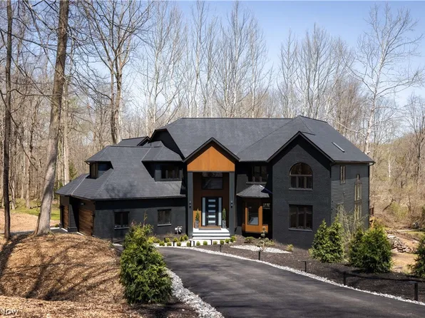 6100 Loch Lomond Ct, Solon, OH 44139