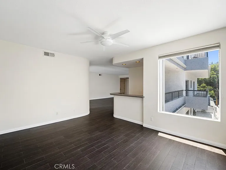 4313 Van Nuys Blvd #203 — Photo 10