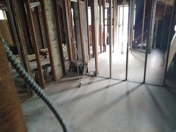 5th image of 10535 S Lasalle St