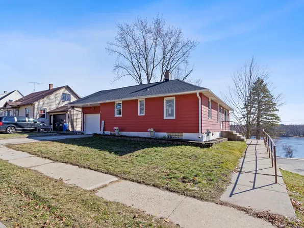 1134 W Pleasant St, Portage, WI 53901