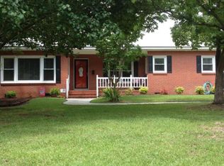 330 Pinecrest Dr, Fayetteville, NC 28305