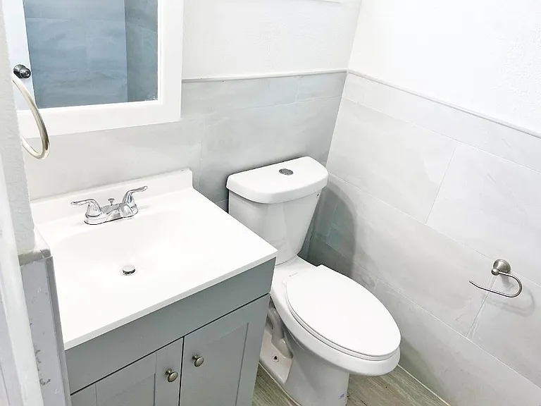 240 SW 8th St #3 — Photo 11