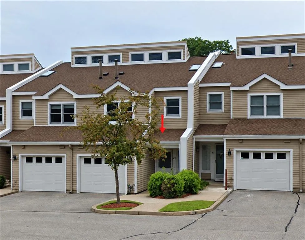 2 bed, 2.5 bath, 1355 sqft, $3,200 — Photo 1