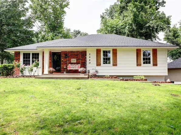 2420 SW Rome Ct, Blue Springs, MO 64015