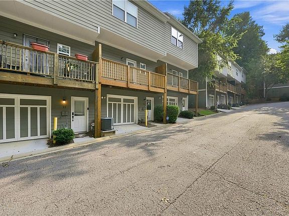 4th image of 1365 Memorial Dr SE Unit 13