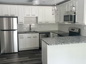 1050 Horsemans Ln, Lexington, KY