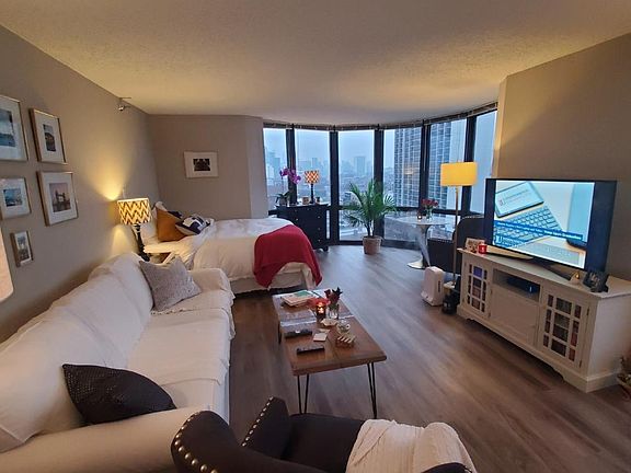 4th image of 1731 N Clark St Floor 12