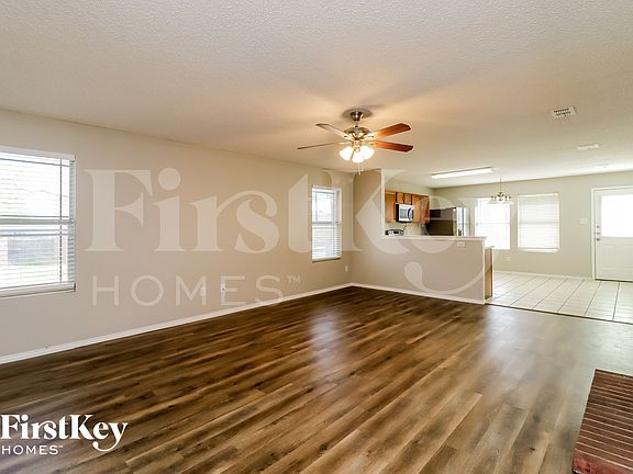 3rd image of 8701 Stonebriar Ln