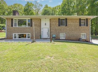 2914 Rhonswood Dr, Tobaccoville, NC 27050