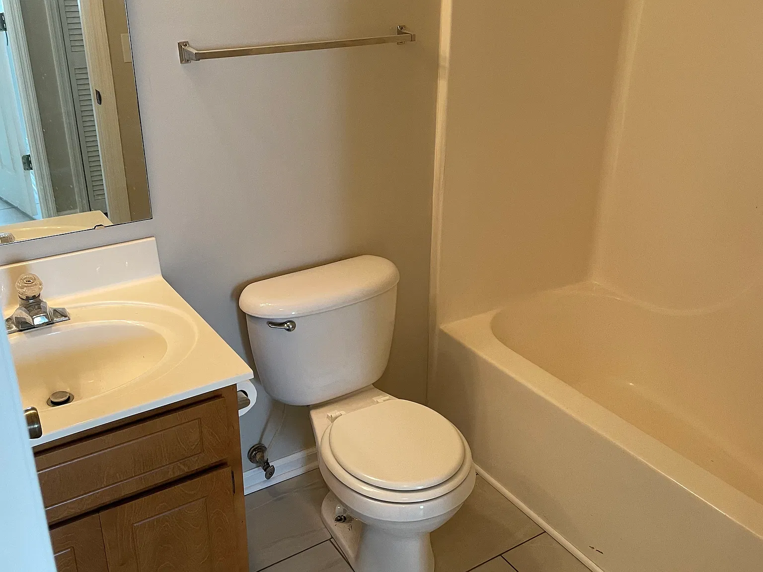 144 E Lakemont Dr — Photo 3