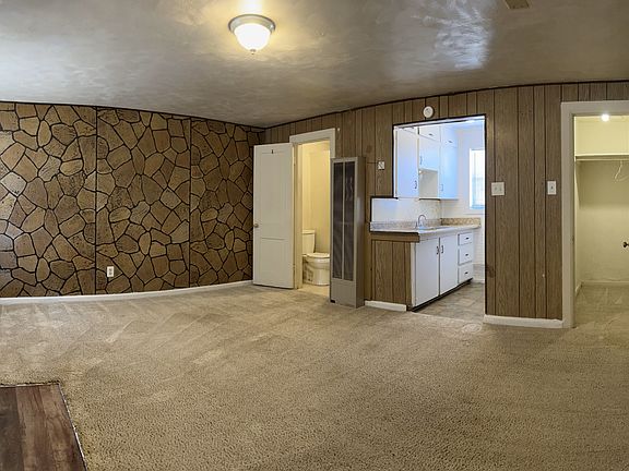 3rd image of 1500 W 7th St #8