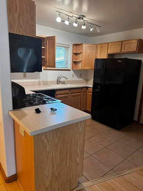 3 bed, 2.5 bath, $2,800 — Photo 2