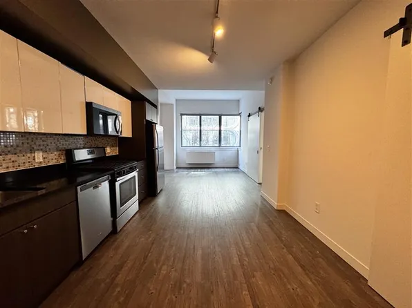 525 West 28th Street image 1 of 7
