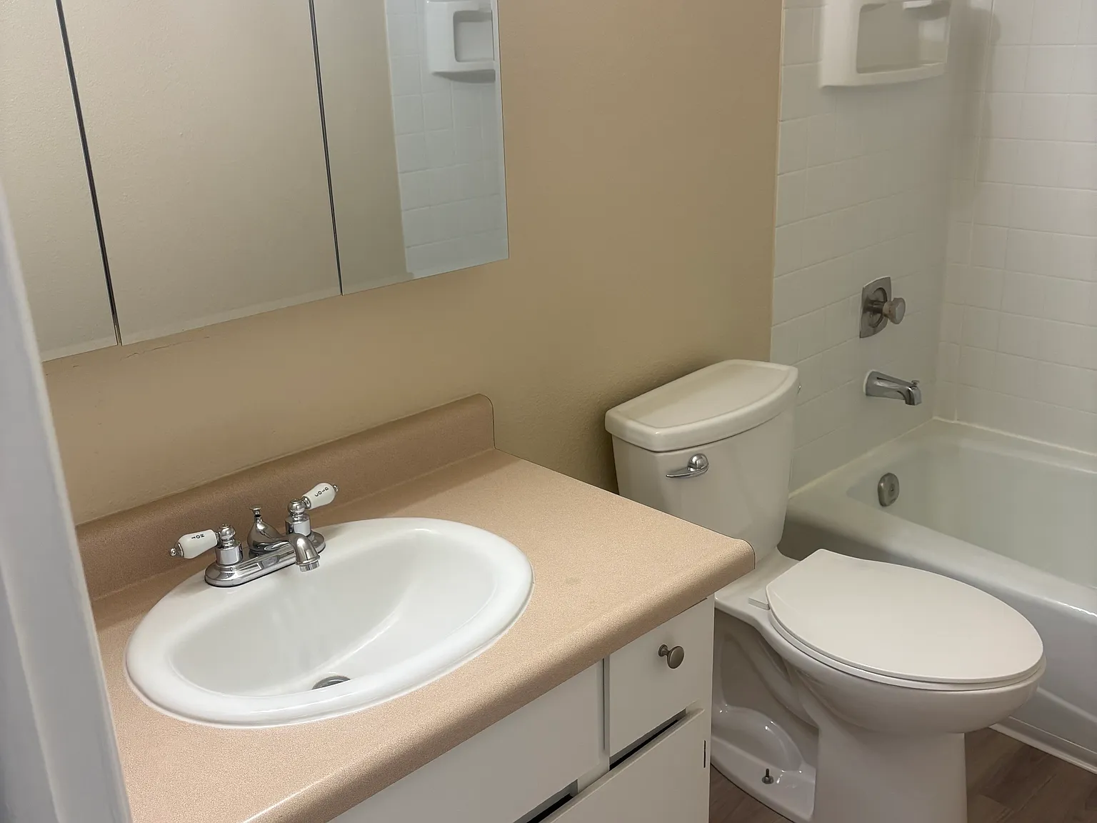 Sierra Madre Apartments — Photo 3