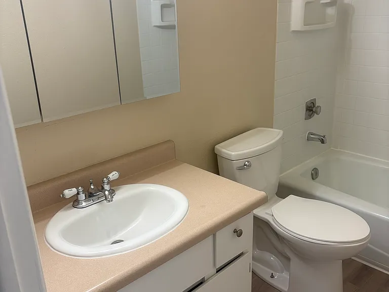 Sierra Madre Apartments — Photo 3