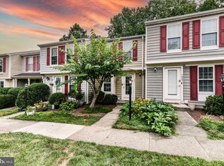 1661 Fieldthorn Dr, Reston, VA 20194