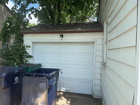 3rd image of 3516 S Saint Clair Ave