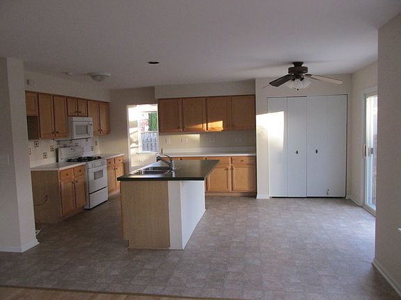 4th image of 471 Wright Dr