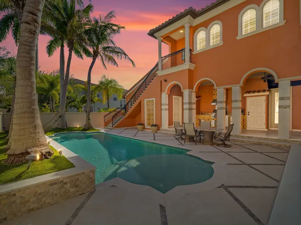4912 Yacht Club Dr, Tampa, FL 33616