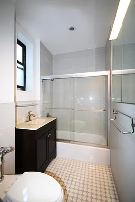 Rented by Space Marketing Shop | media 9