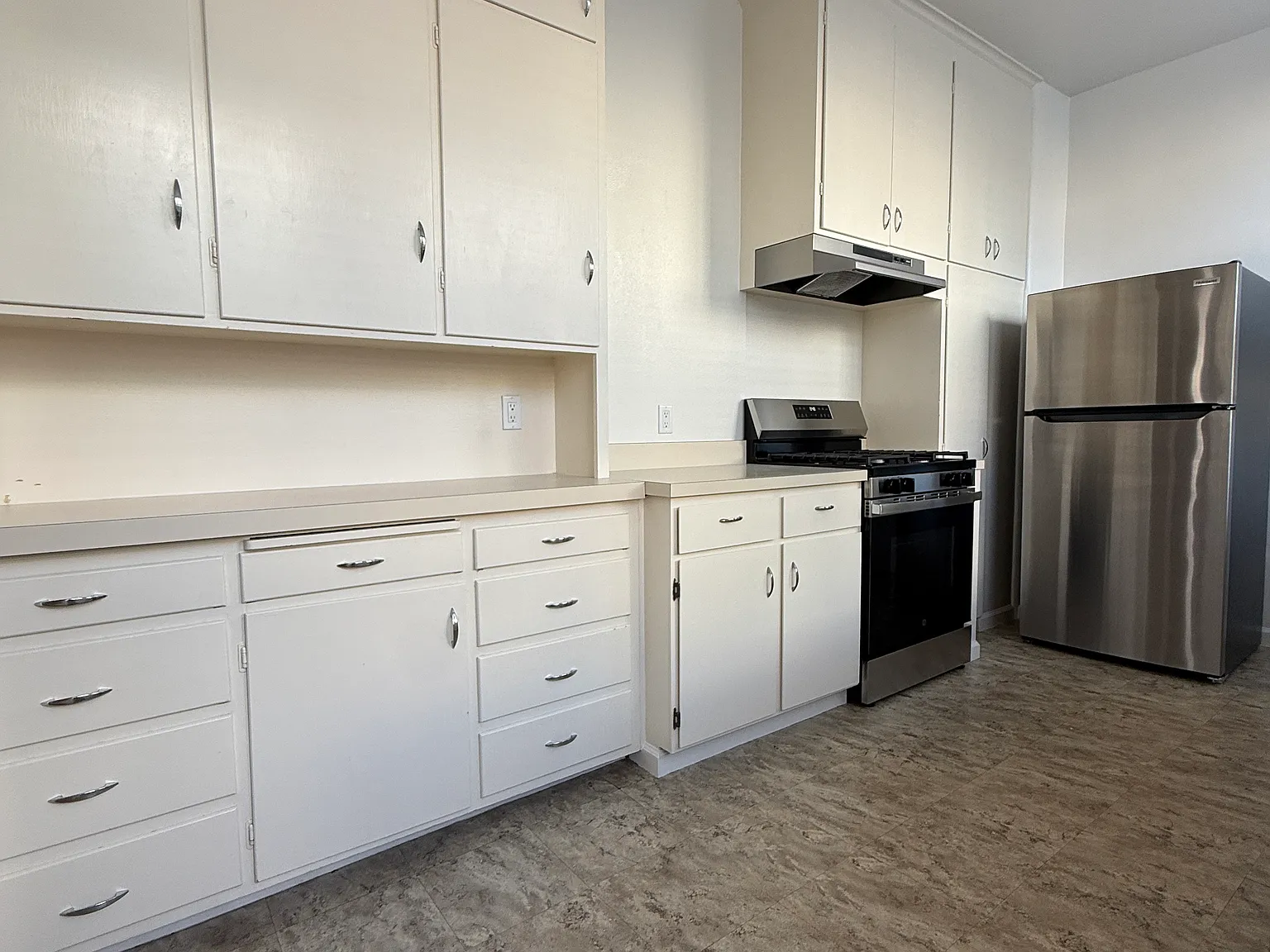 1 bed, 1.5 bath, 775 sqft, $5,300 — Photo 4