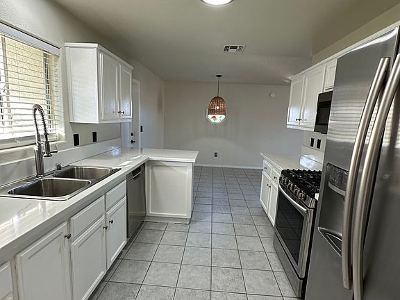 2nd image of 5633 Abronia Ave