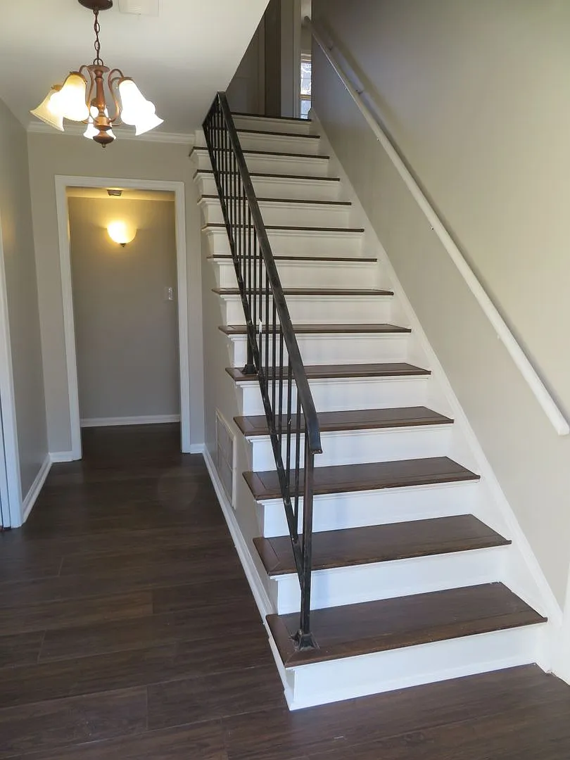 Two Story Colonial In Hampton - Malvern/Fox Hill — Photo 2