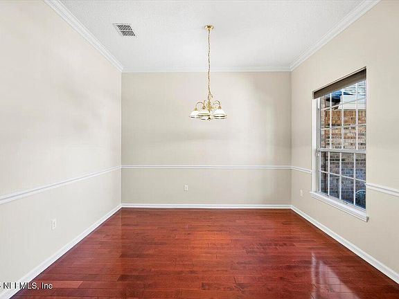 4th image of 935 BROOK HOLLOW Court