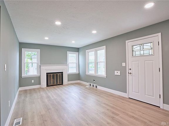 4th image of 317 Kling Dr