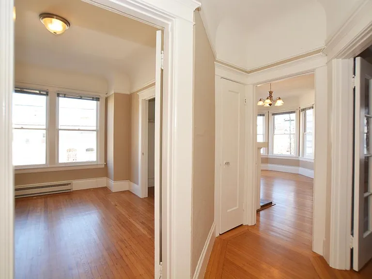 4845 California St #4 — Photo 5