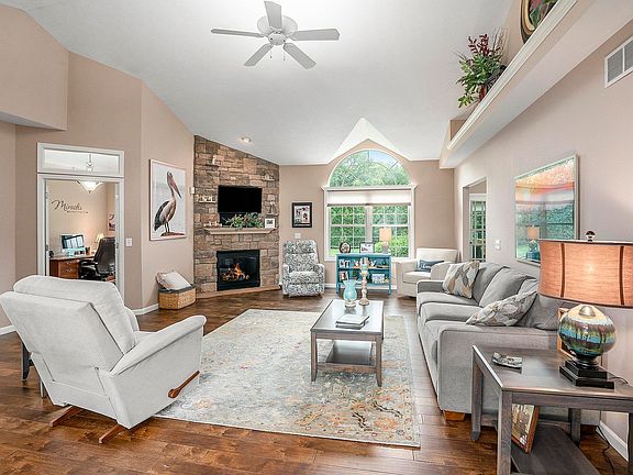 5th image of 57641 Hearthstone Ct