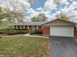 6025 Sherman Dr, Woodridge, IL 60517