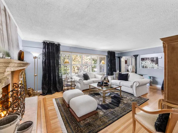 605 Victor St, Coquitlam, BC V3J 3V4