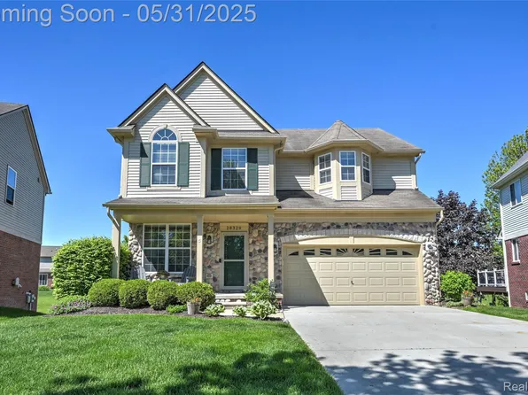28329 Cottage Ln, New Hudson, MI 48165