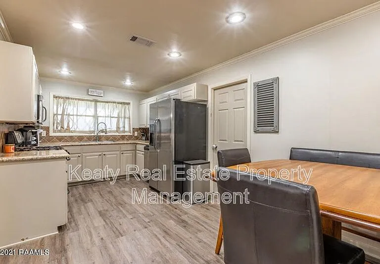 214 Dover Dr — Photo 5