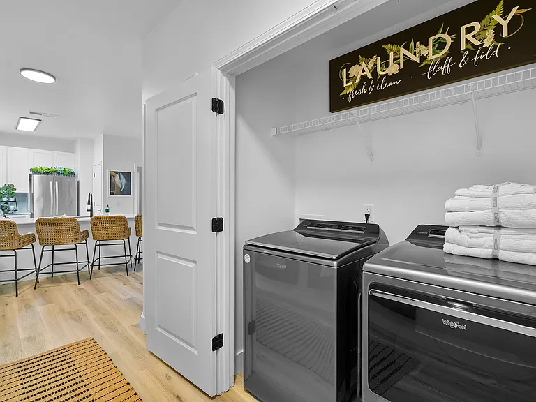 1000 West, Charleston, SC, Laundry Room