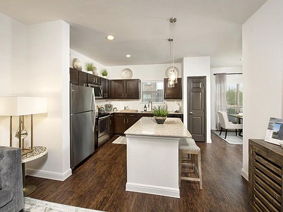 4th image of 1553 Cullen Blvd #302