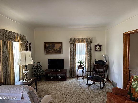 4th image of 1029 N Perry St