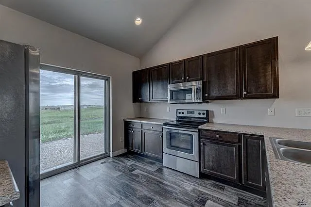 322 Bear Tooth Dr — Photo 3