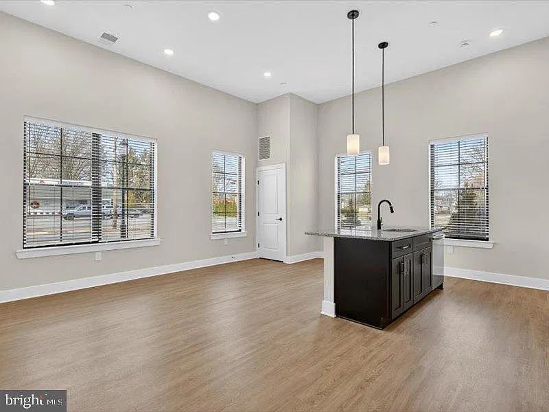 2 bed, 2.0 bath, 953 sqft, $2,445 — Photo 1